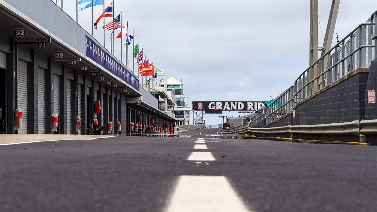 paddock Phillip Island